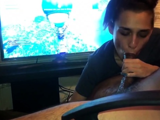 FORTNITE PLAYER GETS BLOWJOB FROM HOT BRUNETTE IN BDSM SESSI